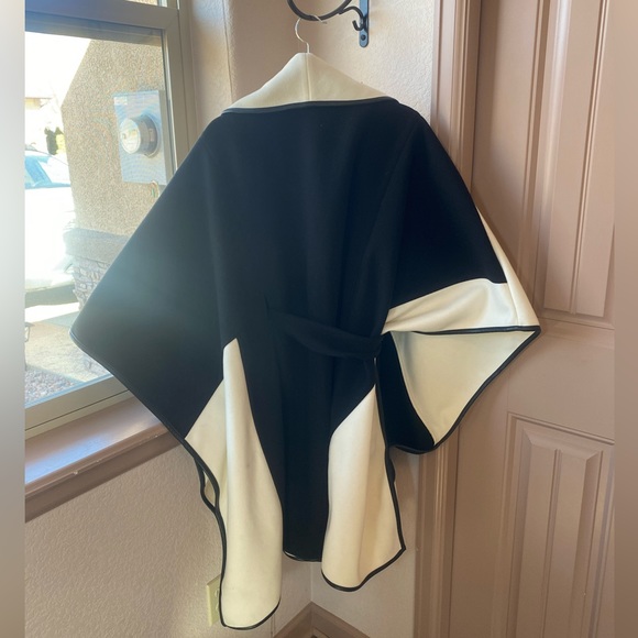 EXPRESS Color Block Wrap Poncho - Picture 5 of 7